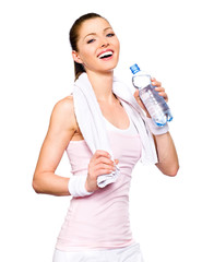 Sportliche Frau mit Wasserflasche
