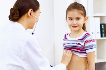 Fototapeta premium Little girl and a doctor