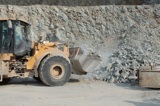 extraction of stone in the quarry
