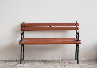 Wooden bench © FrameAngel