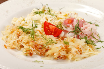 Scrambled eggs with bacon and tomato