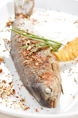 trout fish baked with nuts