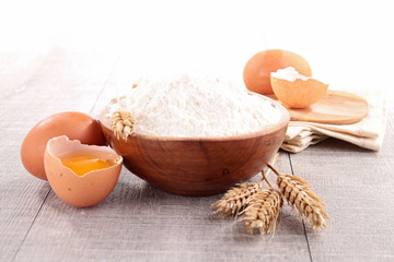 Fototapeta na wymiar bowl of flour and ingredient