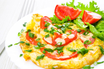 Omelet with tomatoes and green onions