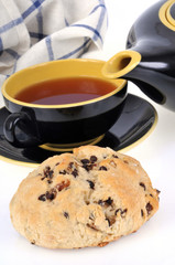 Tasse de thé et scone