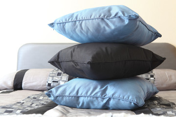 cojines en dormitorio