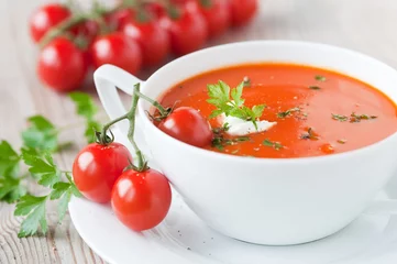 Papier Peint photo Entrée soupe de tomates fraîches
