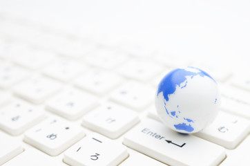 地球　白　キーボード　白
