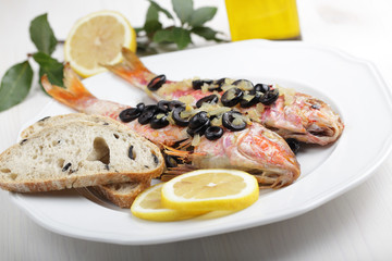 Baked goatfishes with olives