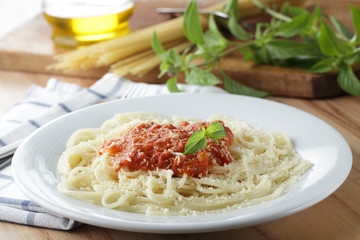 Spaghetti with salsa