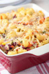 Macaroni cheese with vegetables