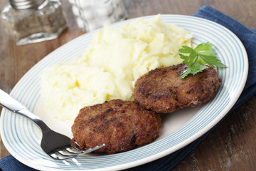 Meat patties with potato