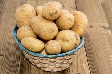 Fototapeta na wymiar Basket with fresh Potatoes