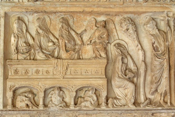 Bas-relief, Cloître d'Elne