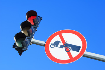 image of Red color on the traffic light