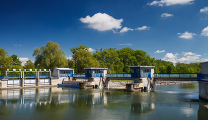 Fototapeta na wymiar Canal lock / Floodgate / lock Statek na rzece