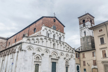Fototapeta na wymiar Santa Maria Forisportam w Lucca, Toskania, Włochy
