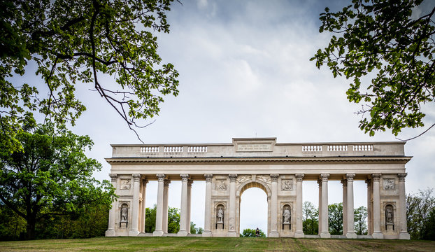 Colonnade Reistna, a neoclassical landmark and a viewpoint above