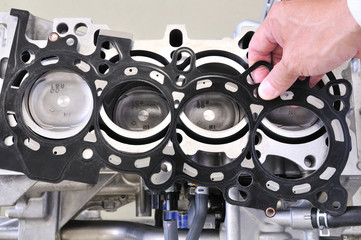 自動車エンジンの整備