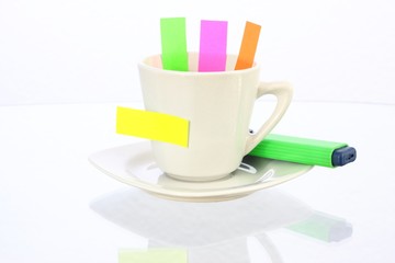 Kaffeetasse voll Haftnotizen
