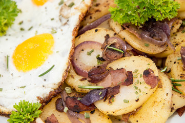 Fried Egg on a heap of roasted Potatoes
