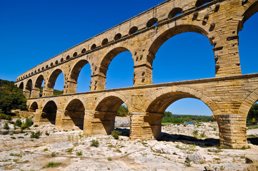 Fototapeta na wymiar Pont du Gard, most Gard, starożytny akwedukt rzymski