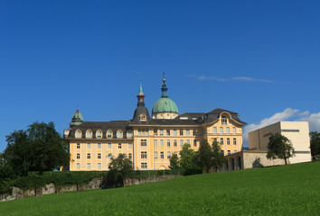 Fototapeta na wymiar Monumental schoolbuilding in Schwyz