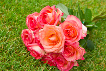 round bouquet of pink  roses
