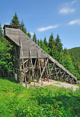 Fototapeta na wymiar historyczna drewniana skocznia z Oberhof w Turyngii
