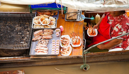 floating market in Thailand