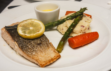 Baked Salmon with Potatoes and Asparagus