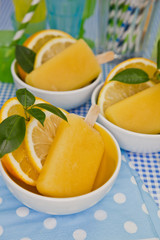 Hausgemachtes Eis am Stiel