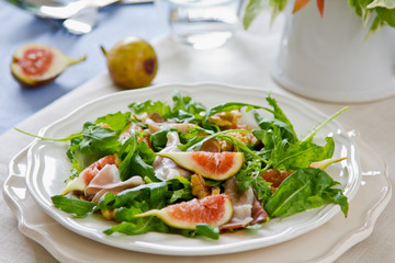 Fig,Prosciutto and arugula salad
