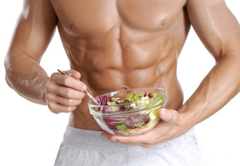 Dieta y ejercicio de un hombre con abdomen definido.