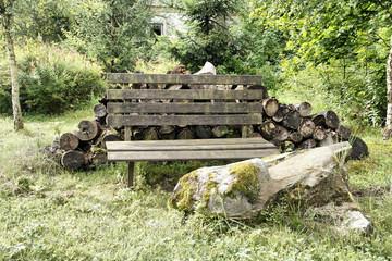 Marode Parkbank im Harz HDR