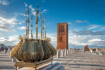 Tour Hassan toren gouden decoraties Rabat Marokko