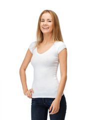 Fototapeta premium smiling teenage girl in blank white t-shirt