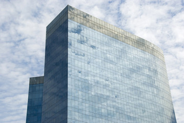 modernes bürogebäude - hochhaus aus glas