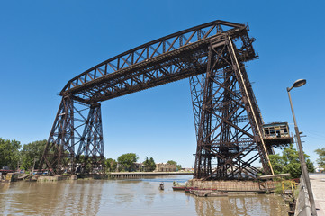 Fototapeta na wymiar Old Nicolas Avellaneda steel bridge across Riachuelo