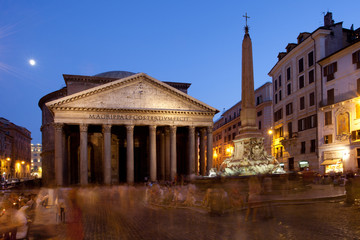 Fototapeta na wymiar Panteon w nocy, Rzym, Włochy