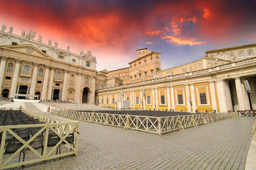 Fototapeta premium Rome St Peter Basilica and Colonnade - Piazza San Pietro