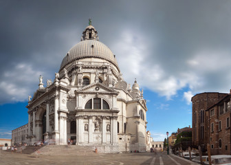 Fototapeta na wymiar Panorama of Santa Maria della Salute w Wenecji kościół