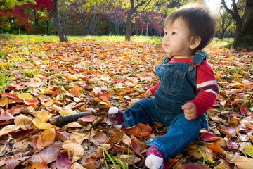 紅葉と赤ちゃん