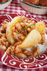 Jacket potato with white beans