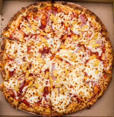 Ham and pineapple pizza