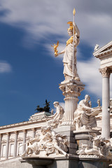 Obraz premium Österreichisches Parlament mit Pallas Athene