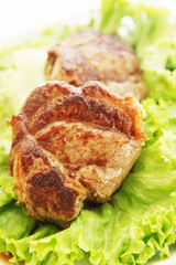 steak with salad leaves