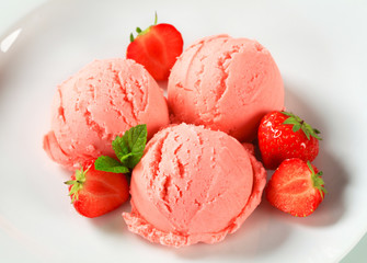 Strawberry ice cream