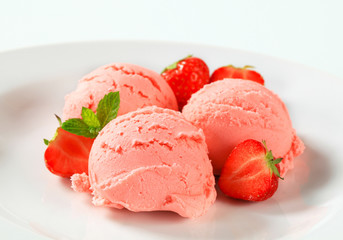Strawberry ice cream