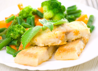 fried fish with vegetables